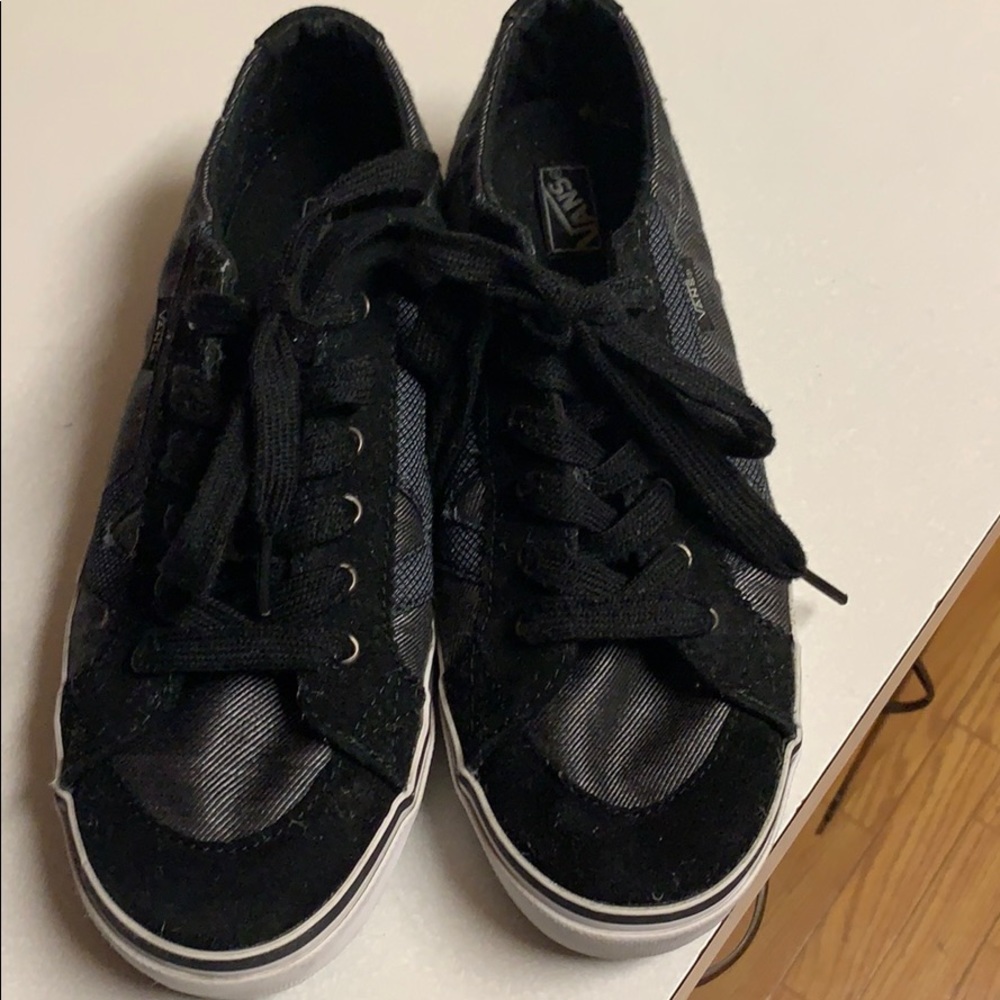Vans - Picture 2 of 4